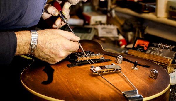 UK Guitar Repairs And Guitar Services